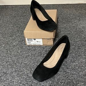 Black Low Pumps